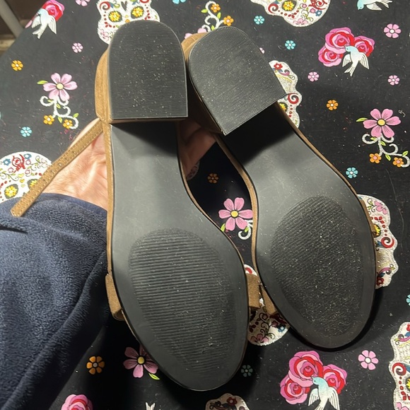 Amazon Essentials Women’s Ankle Strap Block Heel Sandals – Taupe Suede Size 9.5W - Picture 6 of 6